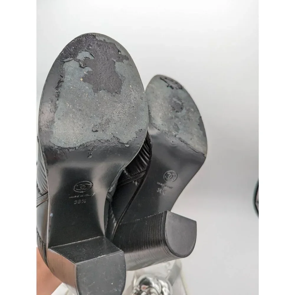 Chanel interlocking CC puffer ankle boots 38.5